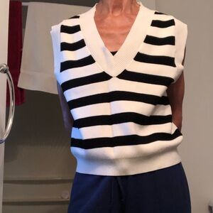 Ribbed Thick Striped Black and White Sweater Vest medium oversized